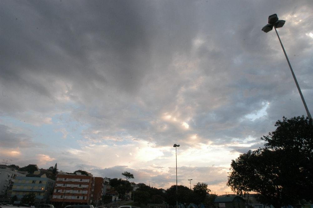 O sol aparece com nuvens na maioria das regi&otilde;es do Rio Grande do Sul 