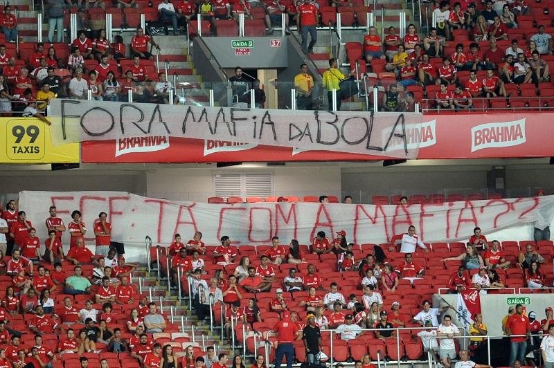 CBF e federa&ccedil;&otilde;es travam queda de bra&ccedil;o com a Primeira Liga