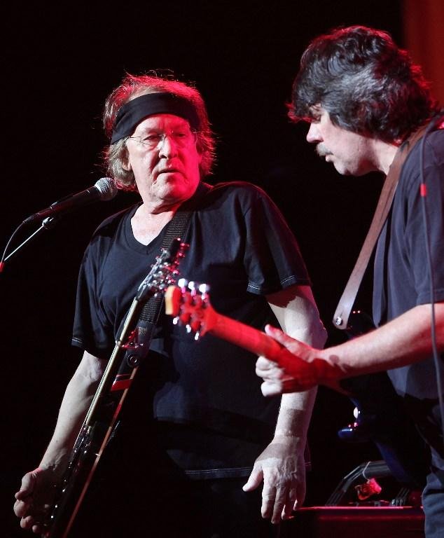 Paul Kantner (&agrave; esquerda) era guitarrista e cofundador da banda rock de Jefferson Airplane