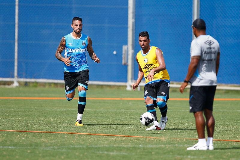 Maicon pode ser o substituto de Giuliano contra o Brasil