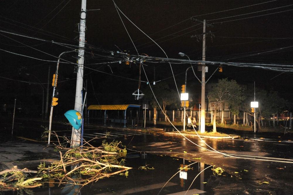 Temporal afetou bastante a rede da CEEE em Porto Alegre