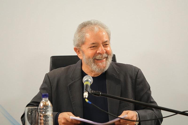 PT defende Lula em rede nacional e diz que ele continua no cora&ccedil;&atilde;o do povo