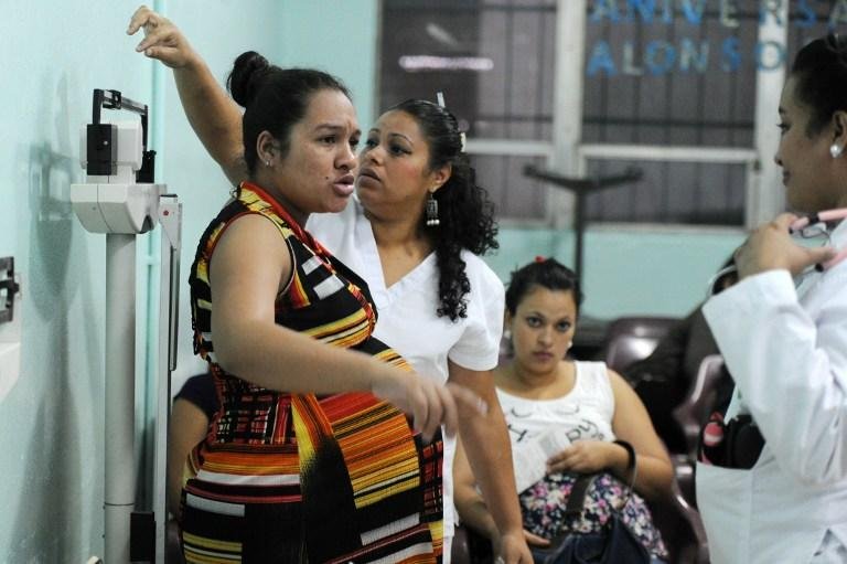 Gr&aacute;vidas n&atilde;o devem viajar por pa&iacute;ses com casos confirmados de zika