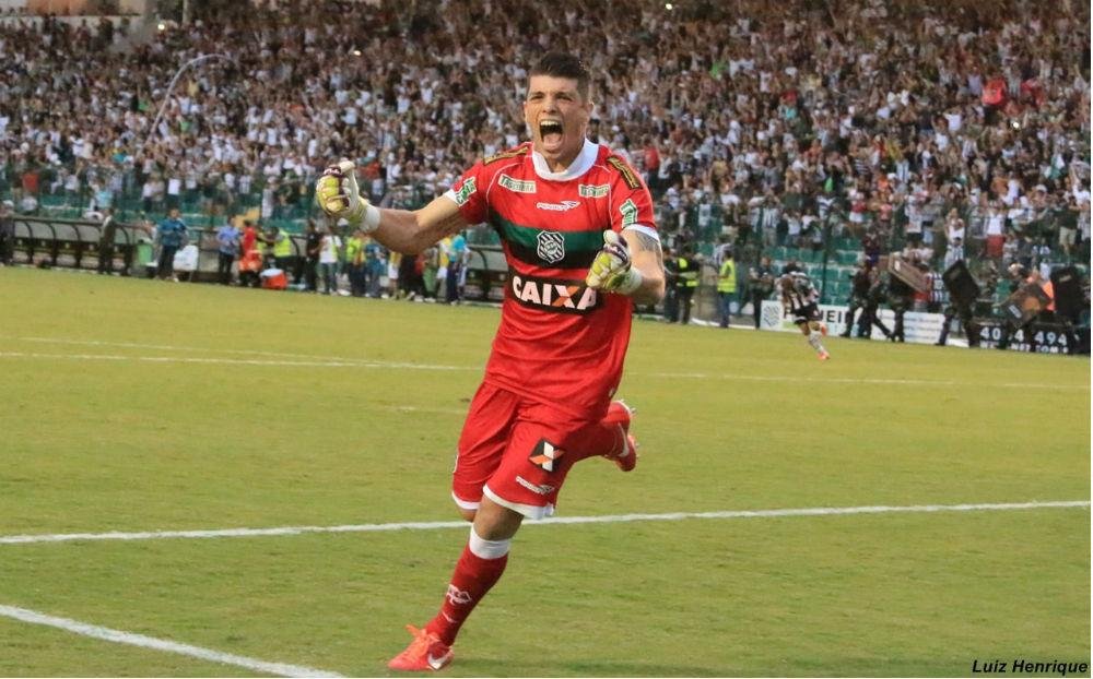 Tiago Volpi come&ccedil;ou a carreira no S&atilde;o Jos&eacute;, passou pelo Figueirense e, atualmente, atua pelo Quer&eacute;taro do M&eacute;xico