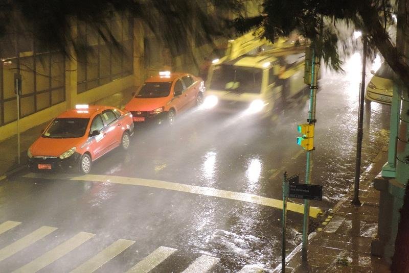 Tempo fica encoberto na maior parte das regi&otilde;es e Metade Norte ter&aacute; altos volumes de precipita&ccedil;&atilde;o