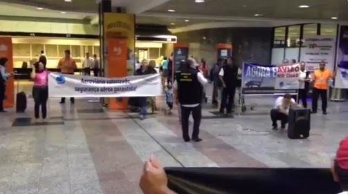 Greve de aerovi&aacute;rios e aeronautas impede opera&ccedil;&otilde;es no Salgado Filho 