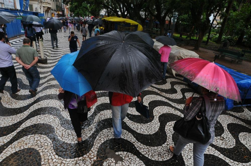 Com temperatura mais amena, m&aacute;xima chega a 27&deg;C em Porto Alegre