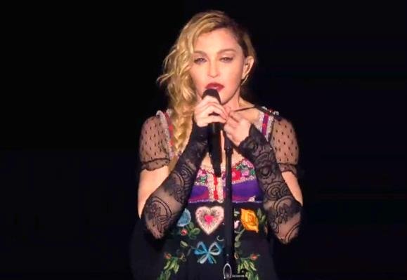  Imagem de Madonna envolta na bandeira de Taiwan cria pol&ecirc;mica 