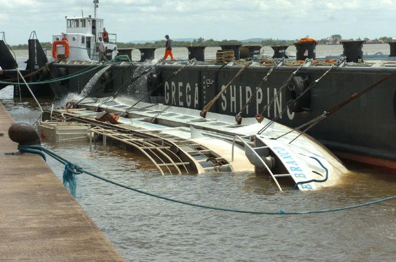 Cisne Branco adernou durante temporal da semana passada