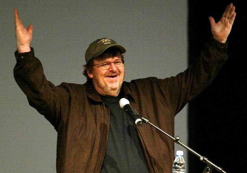 Documentarista Michael Moore &eacute; hospitalizado com pneumonia