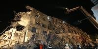 Torre residencial de 16 andares desmoronou após tremor de 6,4 graus