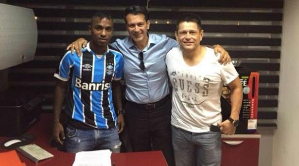 Gr&ecirc;mio acerta contrata&ccedil;&atilde;o de Bola&ntilde;os 