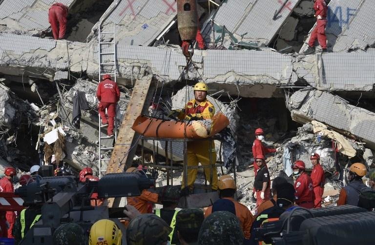 Sobe para 26 n&uacute;mero de mortos em terremoto em Taiwan