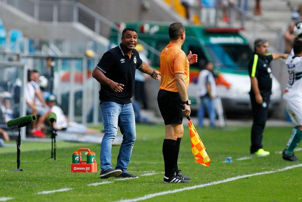 T&eacute;cnico acredita que presen&ccedil;a de atacante ir&aacute; aumentar disputa interna no clube 