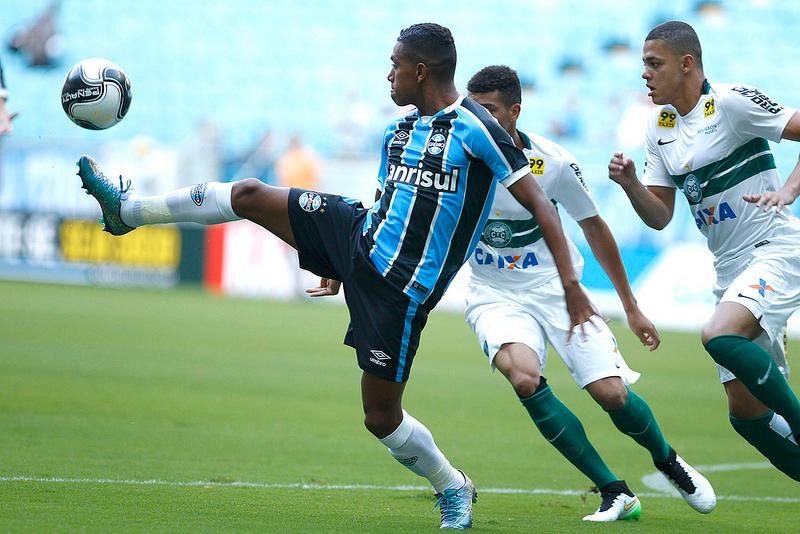Gr&ecirc;mio ir&aacute; utilizar time reserva na pr&oacute;xima quarta