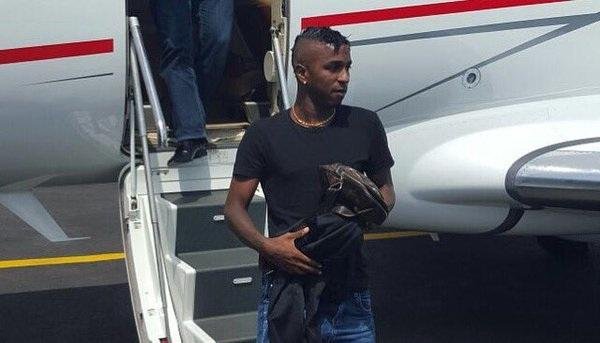  Miller Bola&ntilde;os chega em Porto Alegre