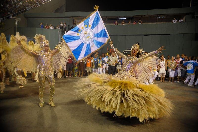 Desfile da escola foi sobre Miguel Arraes, pol&iacute;tico que foi tr&ecirc;s vezes governador de Pernambuco