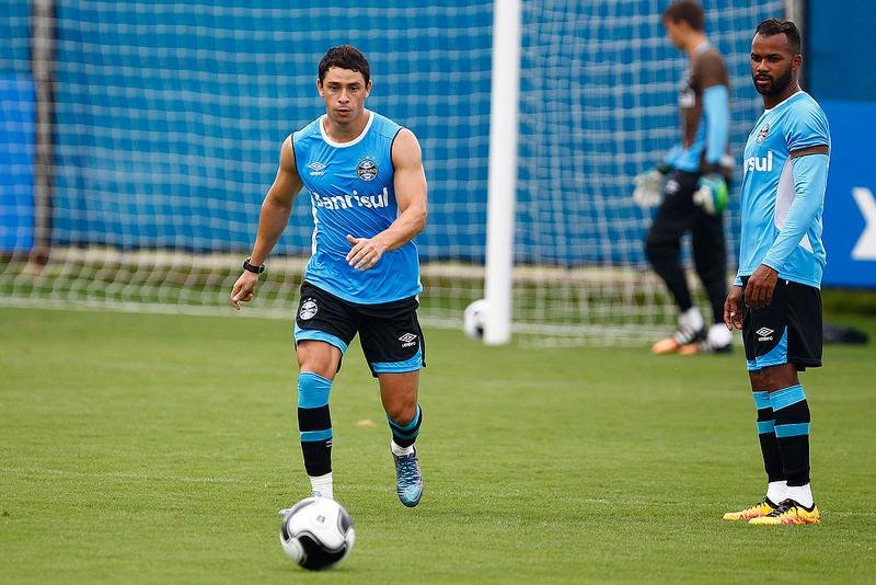 Giuliano est&aacute; recuperado de les&atilde;o no p&eacute;