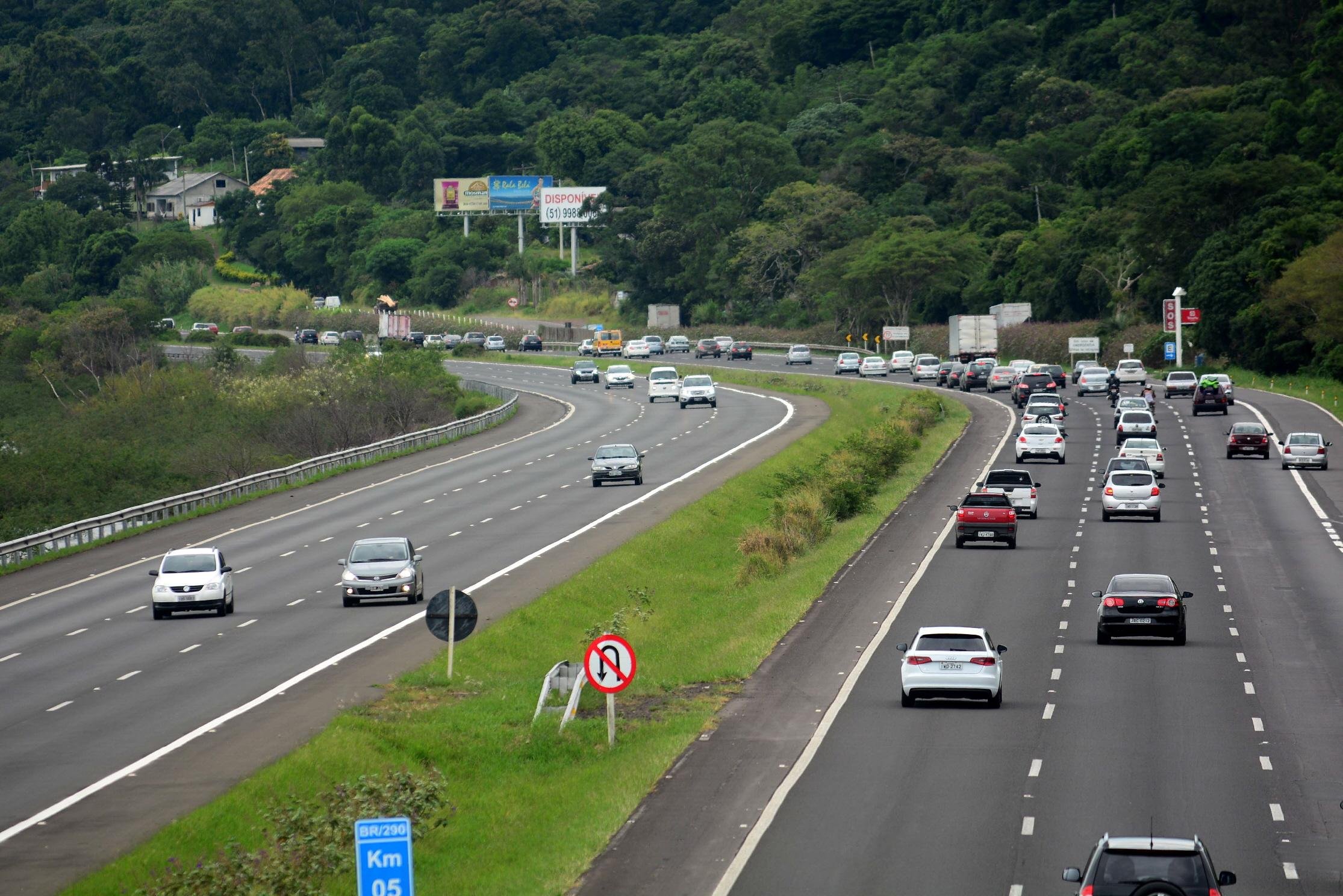 Mais de 70 mil ve&iacute;culos percorreram a freeway ainda antes da meia-noite