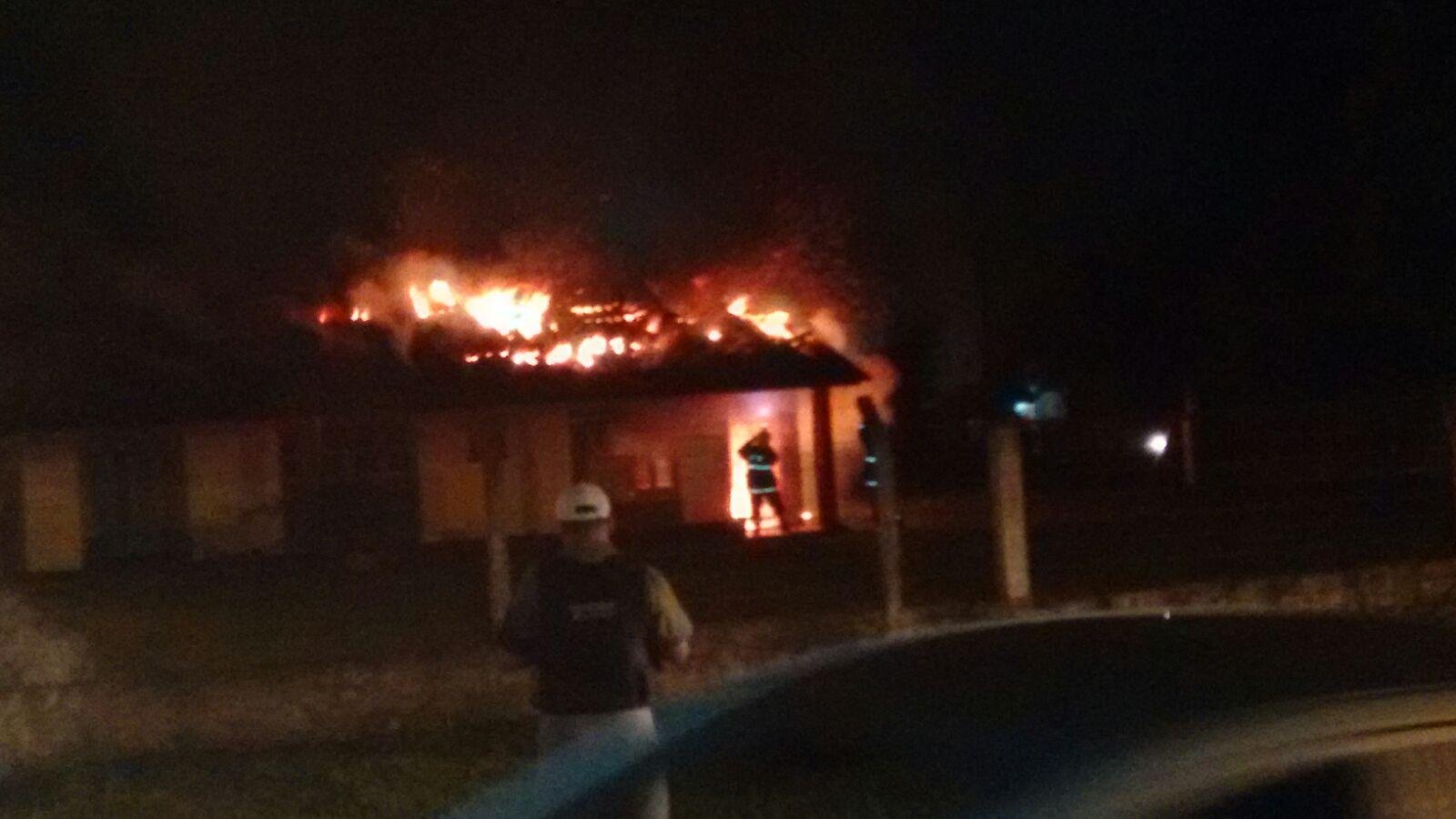 Casa incendiada foi alugada por suspeito do abuso