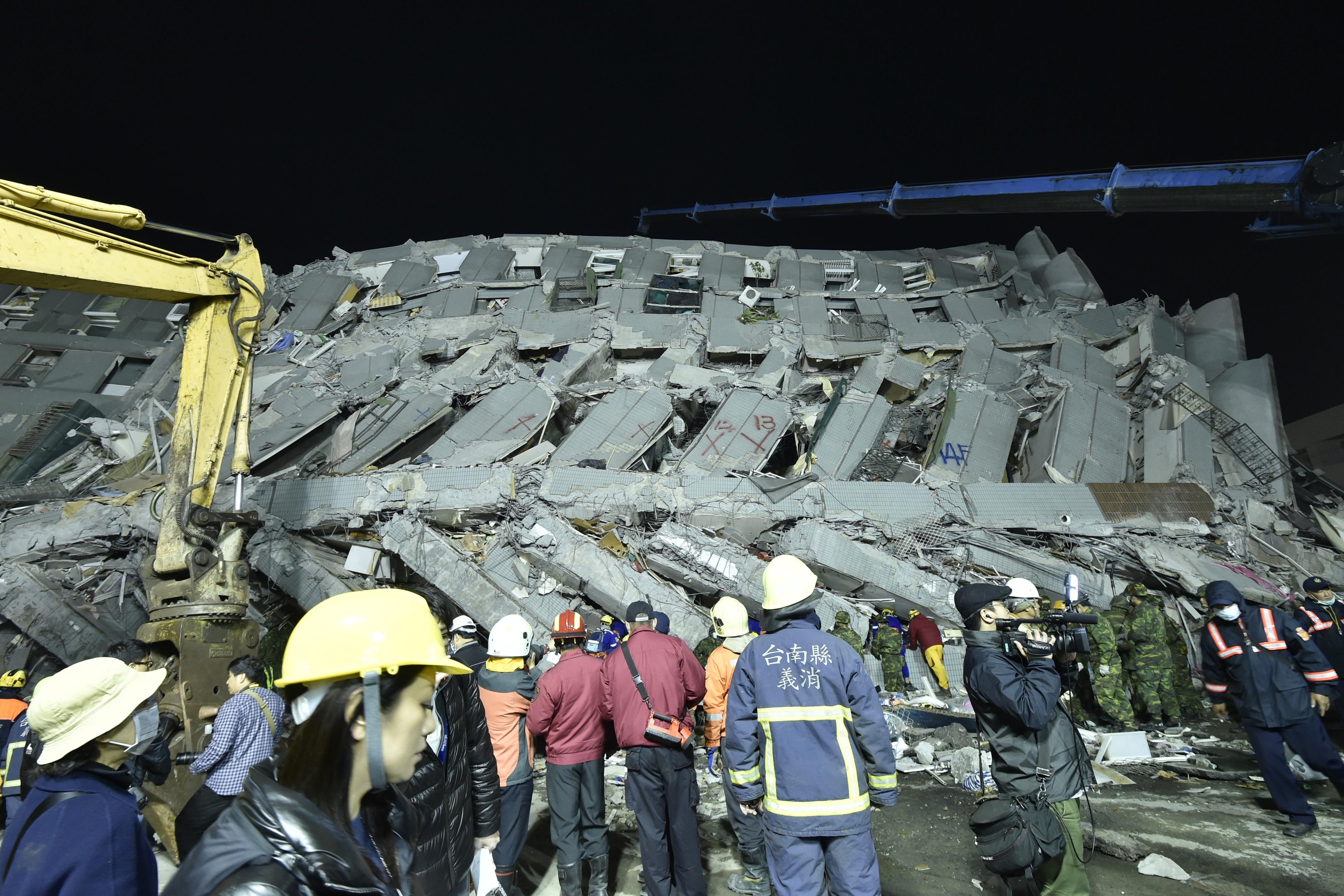 Sobe para 55 n&uacute;mero de mortos no tremor de terra em Taiwan