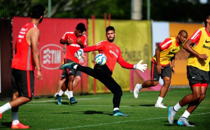 Alisson prega tranquilidade para aumentar efici&ecirc;ncia do ataque no Inter 