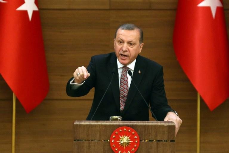 Presidente da Turquia amea&ccedil;a enviar refugiados s&iacute;rios para outros pa&iacute;ses