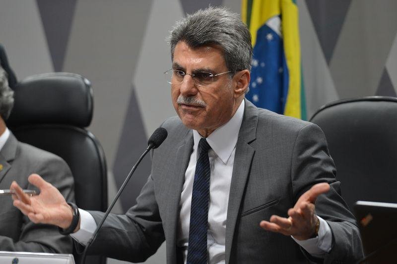 Senador do PMDB diz que &eacute; preciso aproveitar crise para construir solu&ccedil;&atilde;o duradoura