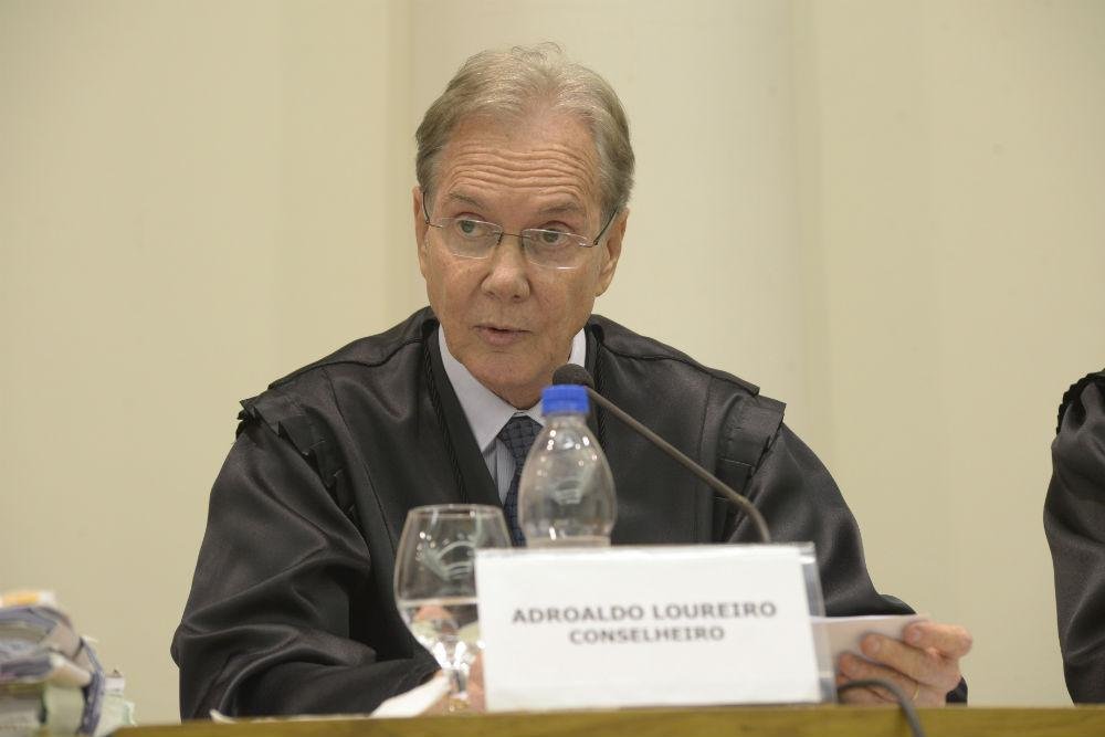 Loureiro foi autor de leis contra o roubo de autom&oacute;veis e a viol&ecirc;ncia escolar