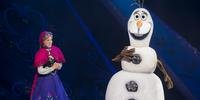 A turma de Frozen ganha destaque especial no segundo ato do espetáculo