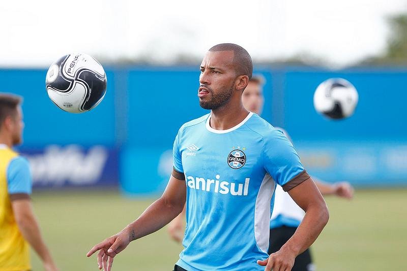 Kadu tem sofrido cr&iacute;ticas da torcida gremista