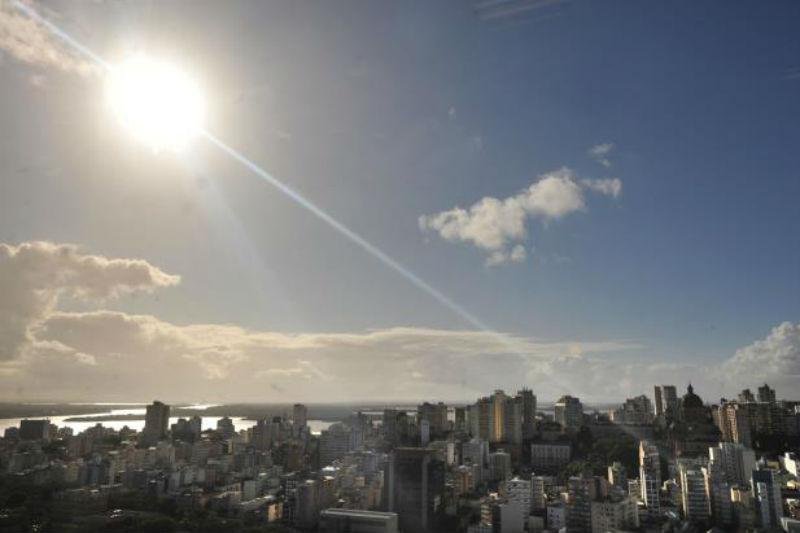 Semana come&ccedil;a com sol e nuvens na maioria das regi&otilde;es do RS