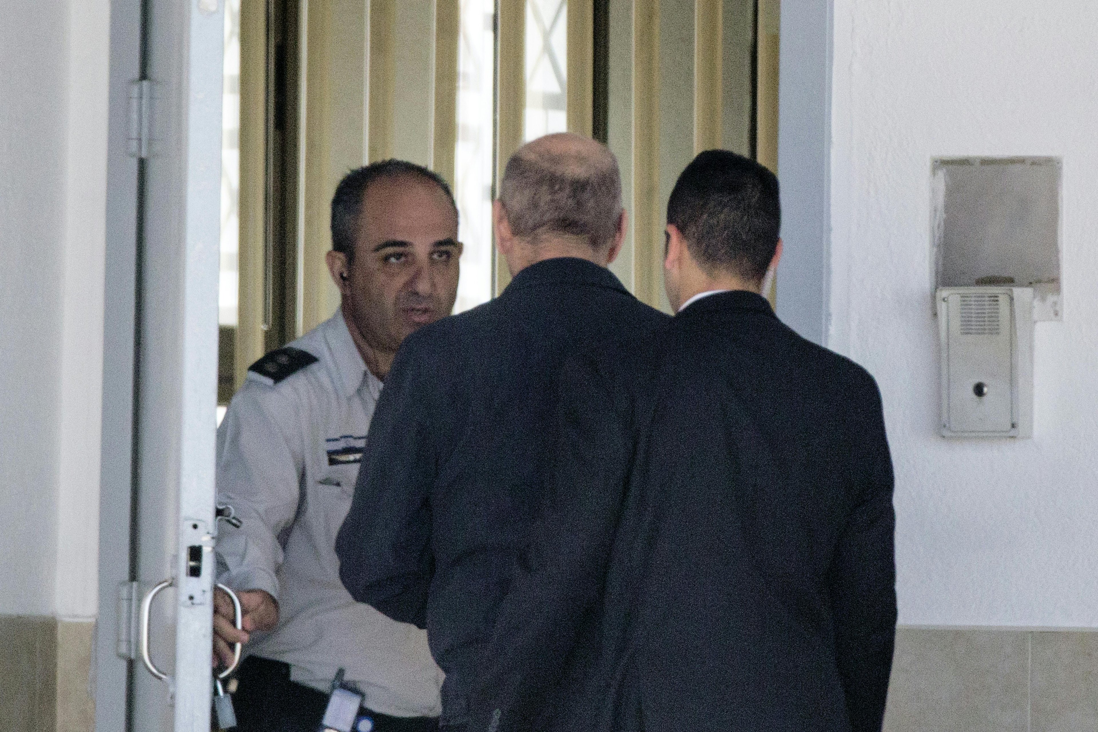 Ex-primeiro-ministro israelense Ehud Olmert &eacute; preso por corrup&ccedil;&atilde;o