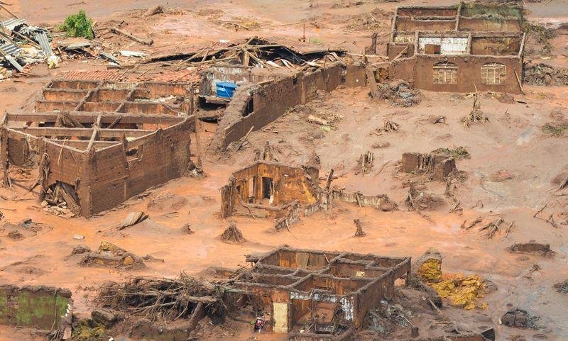 Rompimento de barragem matou 19 pessoas em 2015