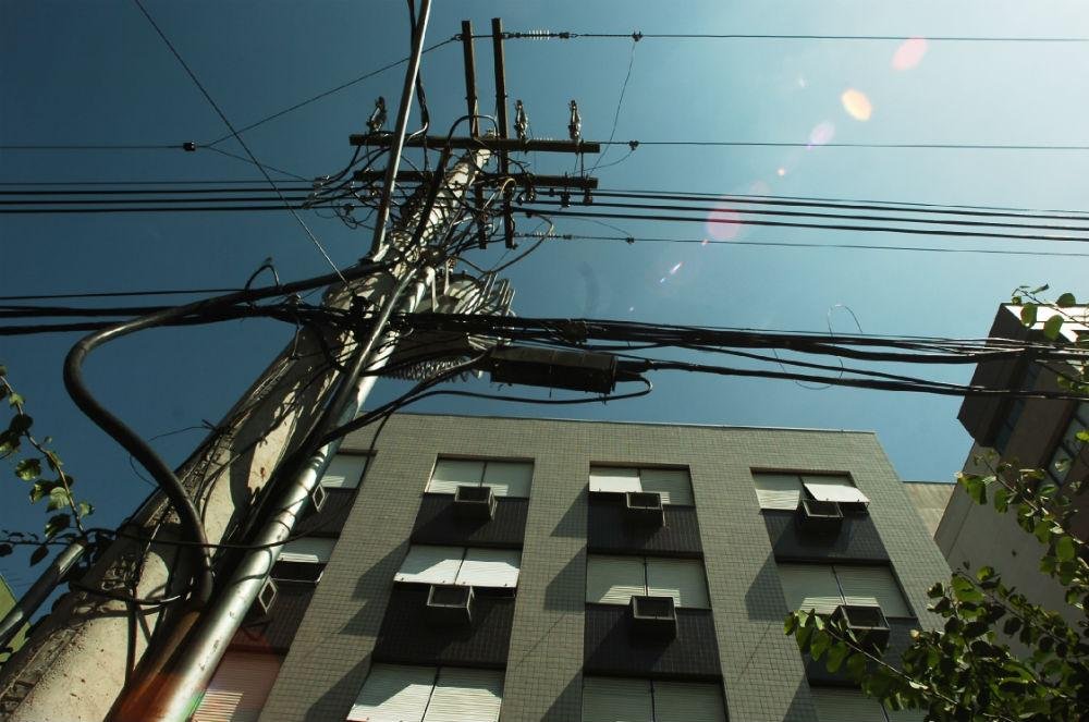 Proposta acrescentava dispositivos &agrave; lei que prev&ecirc; instala&ccedil;&atilde;o de linhas subterr&acirc;neas de eletricidade e comunica&ccedil;&atilde;o