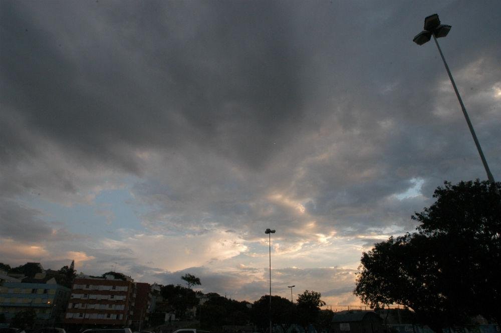 Calor e umidade geram alerta para eventos de chuva forte ao longo da semana