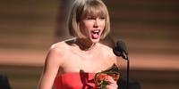Taylor Swift fatura Grammy de álbum do ano