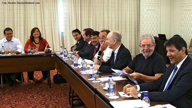 Rui Falc&atilde;o apresenta texto pedindo mobiliza&ccedil;&atilde;o em solidariedade a Lula