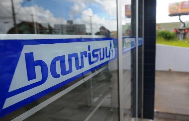 Banrisul lucra R$ R$ 848,8 milh&otilde;es em 2015