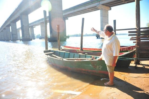 Pescador foi testemunha da queda do &ocirc;nibus