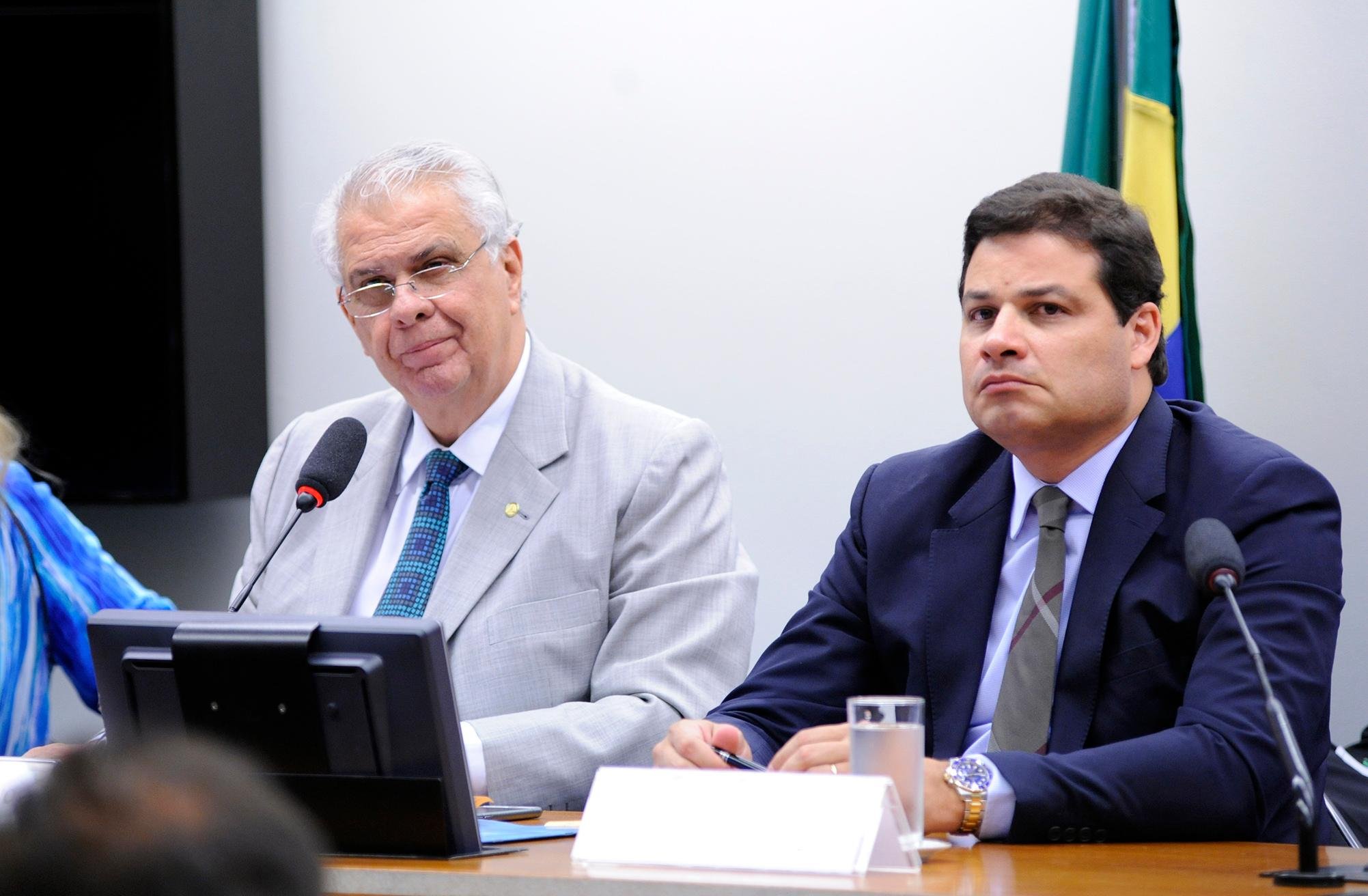 Pedido de vista adia, de novo, in&iacute;cio do processo contra Cunha