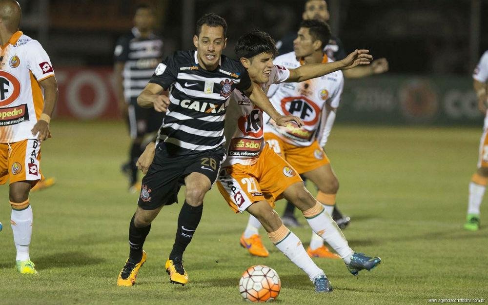 Com gol contra aos 45 minutos do segundo tempo, paulistas trouxeram vit&oacute;ria para casa