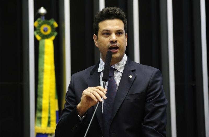 "Minha rela&ccedil;&atilde;o com Eduardo Cunha &eacute; protocolar, embora n&atilde;o tenha antagonismo", diz Leonardo Picciani