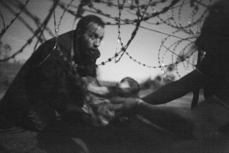 Intitulada "Esperan&ccedil;a de Uma Nova Vida", imagem vencedora foi capturada sem flash, para n&atilde;o denunciar os refugiados &agrave; pol&iacute;cia