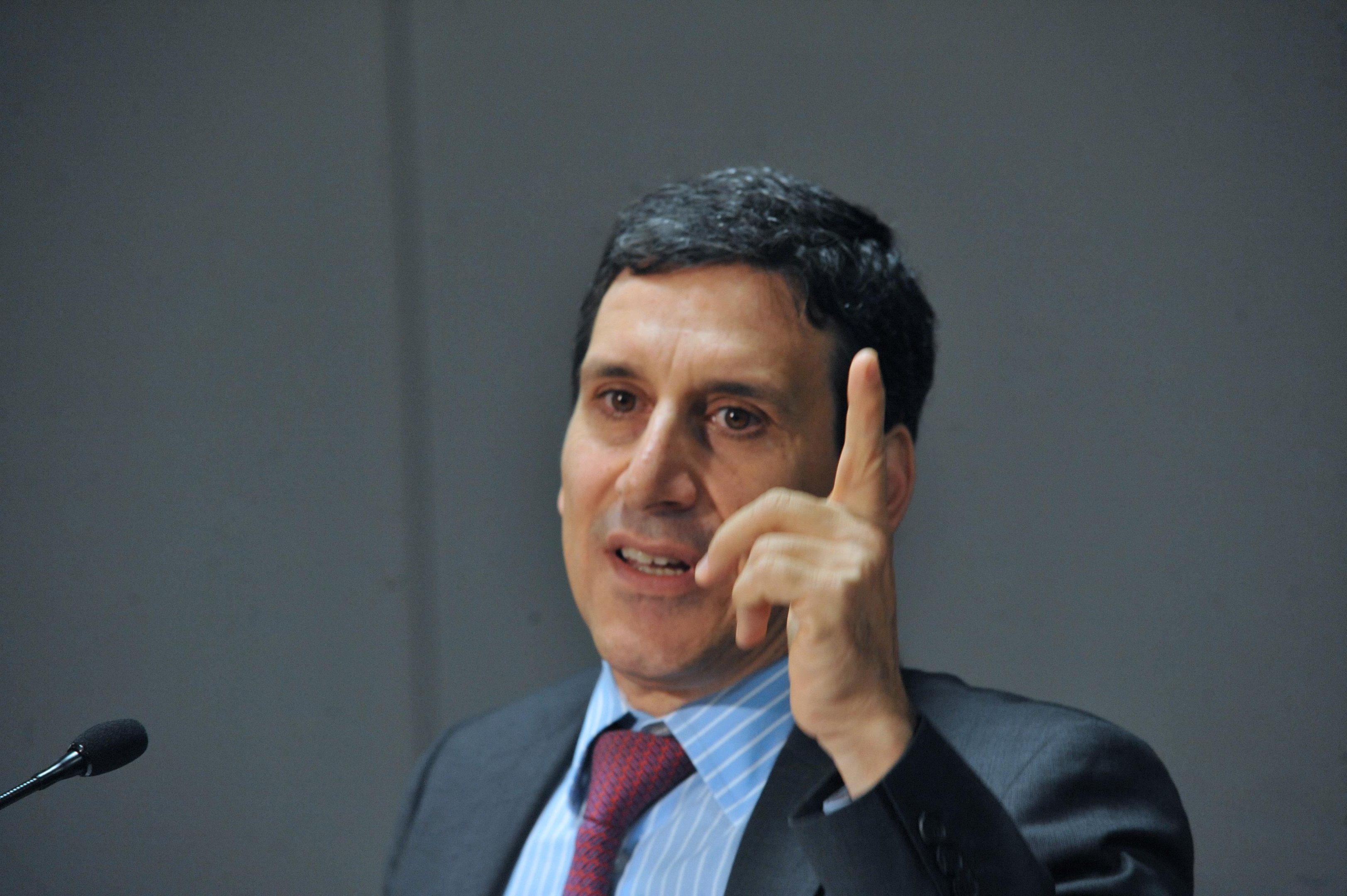 Diretor do BC diz que n&atilde;o existe perspectiva de redu&ccedil;&atilde;o dos juros no curto prazo