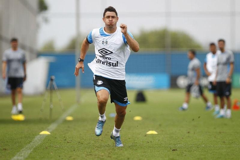 Meia disse que tristeza pela derrota na Libertadores virou indigna&ccedil;&atilde;o 
