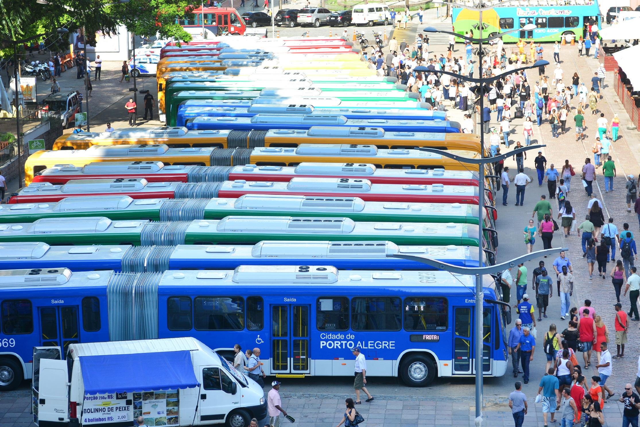 Prefeitura apresentou nova frota de &ocirc;nibus de Porto Alegre