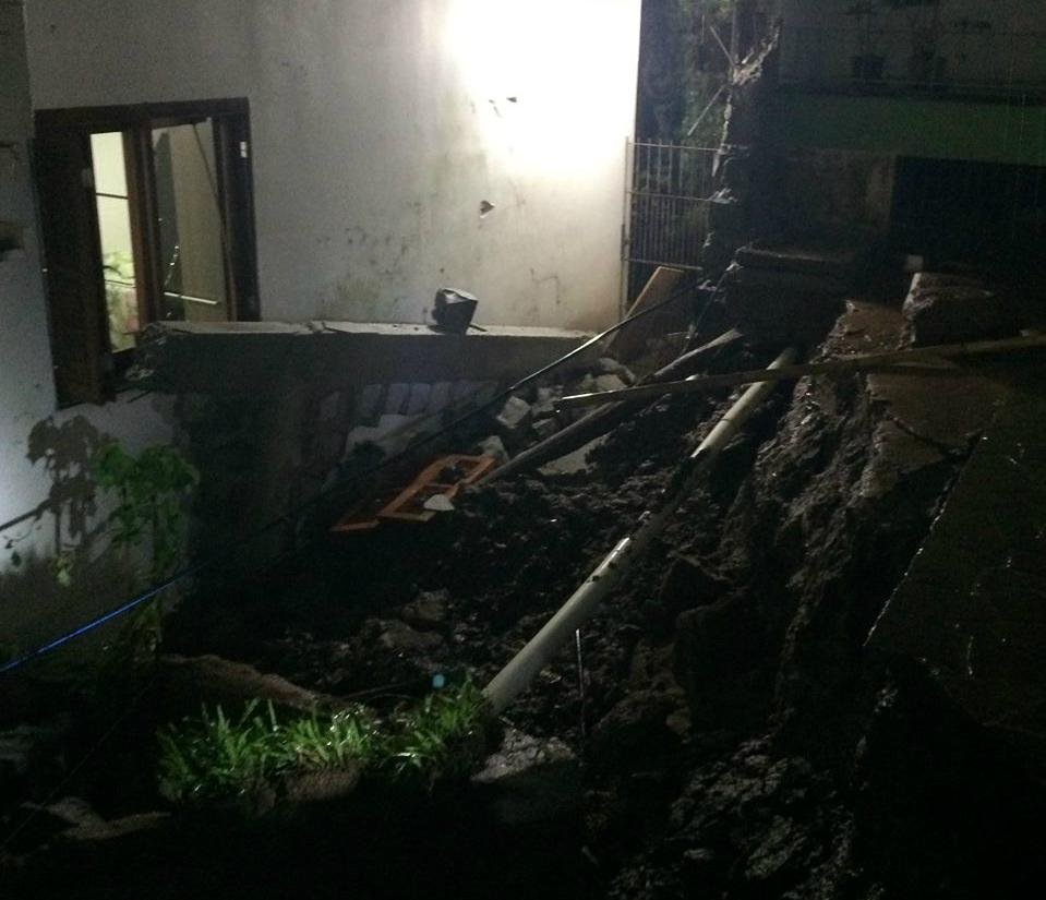 Em Santa Maria, vendaval causou queda de &aacute;rvores e postes