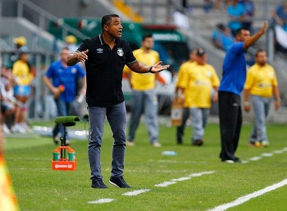 Time do t&eacute;cnico Roger Machado entre em campo &agrave;s 17h