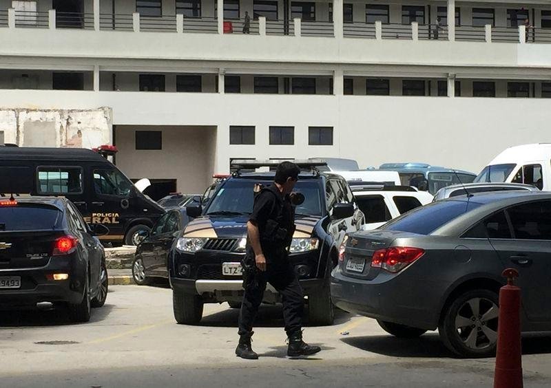 PF apreende R$ 300 mil e carros de luxo de investigados da Lava Jato